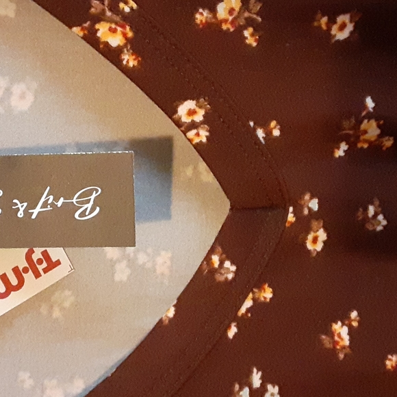 NWT Brit & Bri women's shirt - Picture 3 of 4